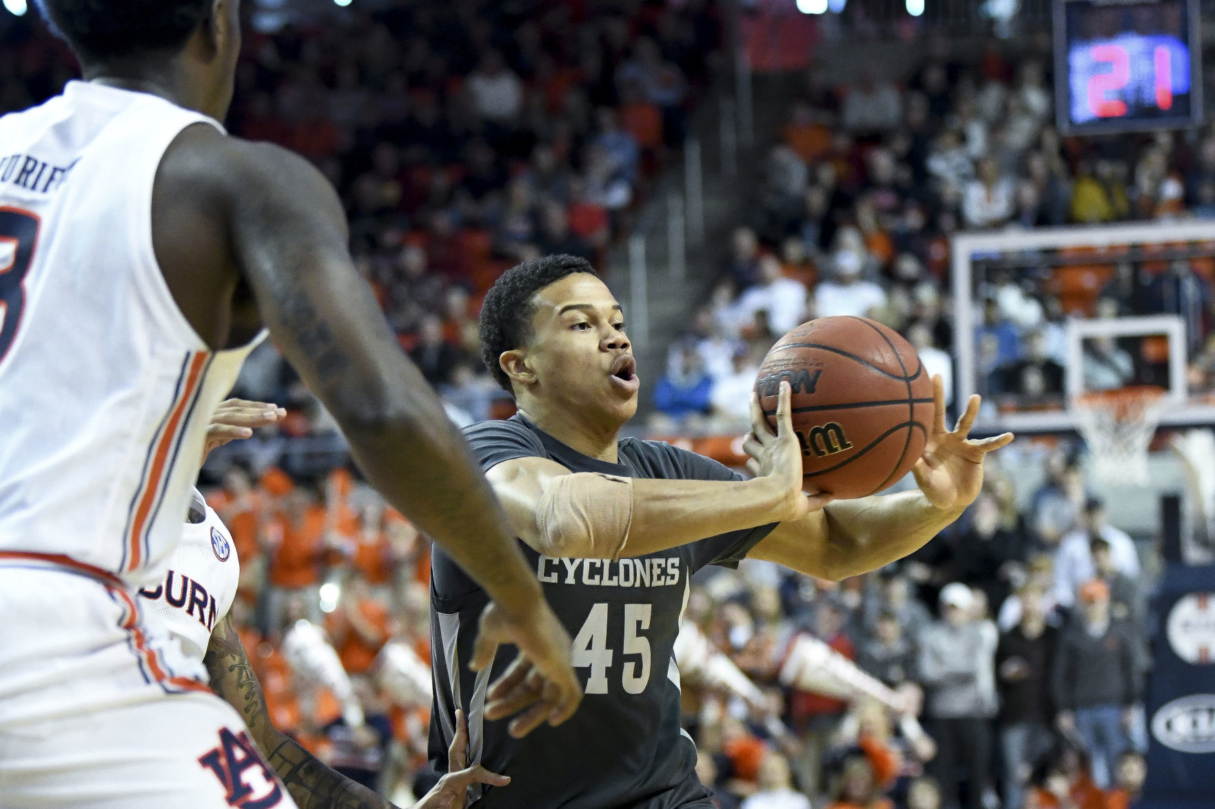 012520ap-iowa-state-auburn-3